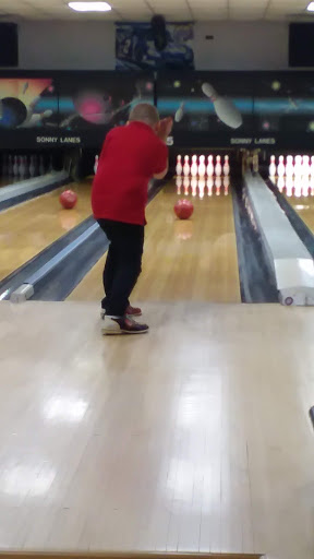 Bar & Grill «Sonny Lanes Bowling Bar and Grille», reviews and photos, 696 OH-534, Geneva, OH 44041, USA