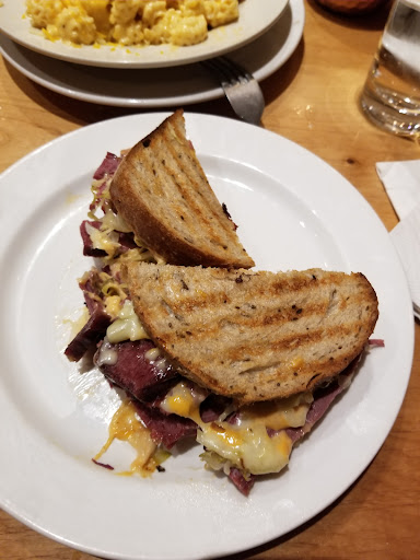 Restaurant «The Axe and Fiddle», reviews and photos, 657 E Main St, Cottage Grove, OR 97424, USA