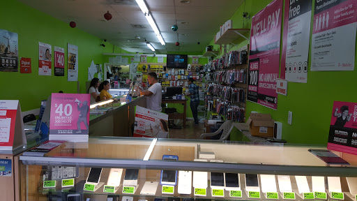 Cell Phone Store «The Hookup Wireless», reviews and photos, Airline Dr #4, Houston, TX 77037, USA