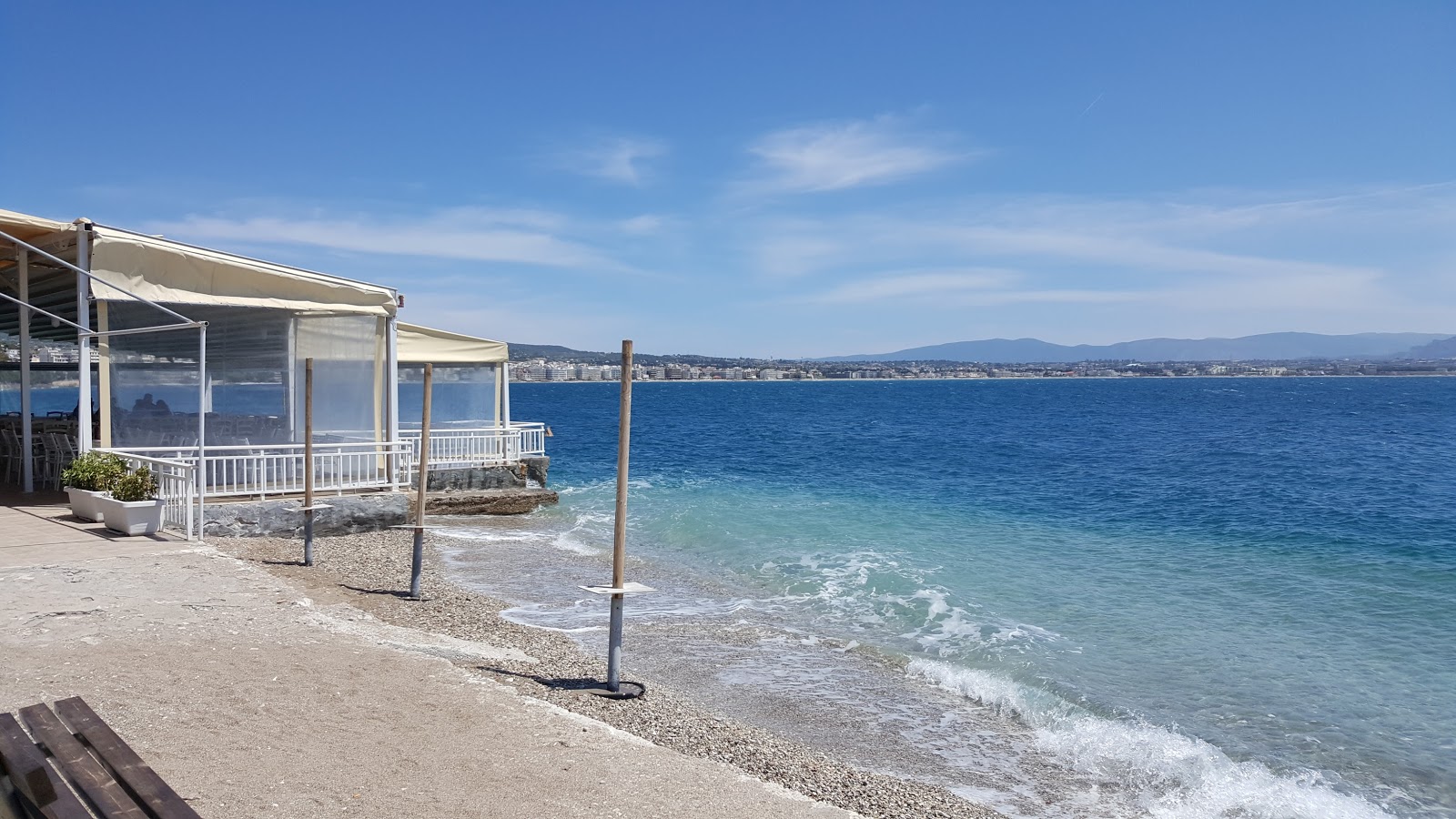 Fotografija Neraida beach z sivi fini kamenček površino