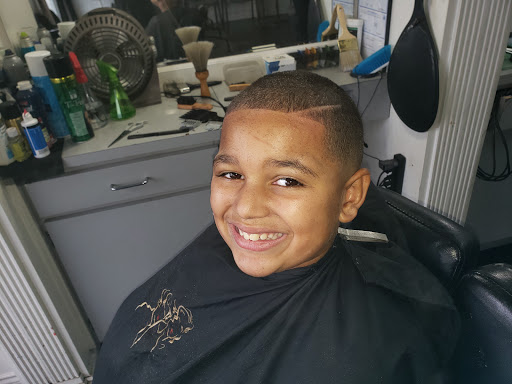 Barber Shop «Fade Away Barber & Beauty», reviews and photos, 8104 S Tacoma Way, Tacoma, WA 98499, USA