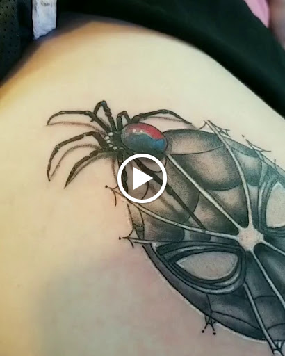 Tattoo Shop «Surreal Tattoo Studio - Kansas City Tattoo Shop», reviews and photos, 1222 W 39th St, Kansas City, MO 64111, USA