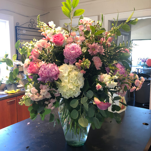 Florist «Petals & Vines», reviews and photos, 410 Main St E, Monmouth, OR 97361, USA