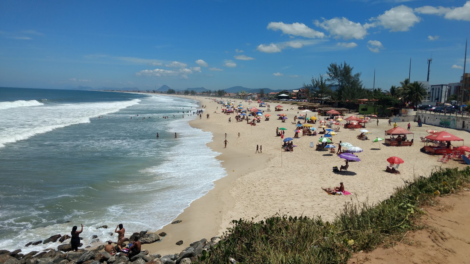 Foto von Praia De Ponta Negra mit feiner beiger sand Oberfläche