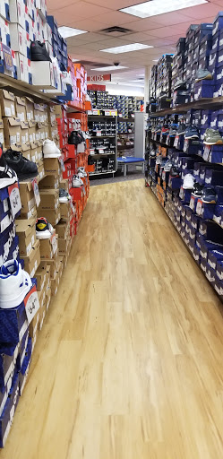 Shoe Store «Shoe Carnival», reviews and photos, 2706 Plainfield Rd, Joliet, IL 60435, USA