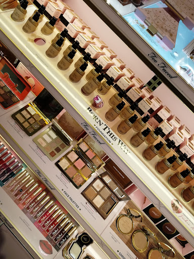 Shopping Mall «North Riverside Park Mall», reviews and photos, 7501 W Cermak Rd, N Riverside, IL 60546, USA