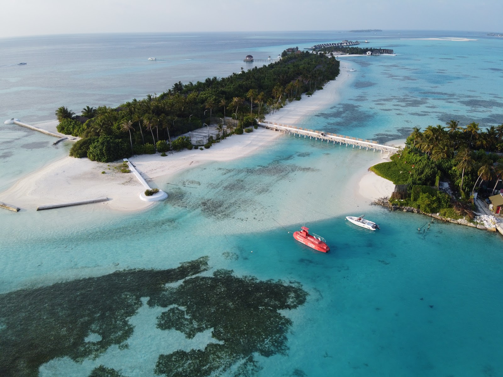 Photo de Plage de Maadhoo avec plage spacieuse