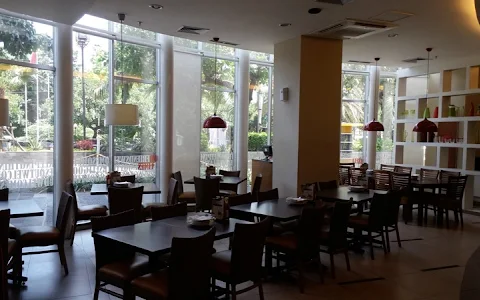 Pizza Hut Restoran - Solo Square image