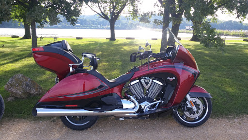 Suzuki Motorcycle Dealer «Suzuki of Carol Stream», reviews and photos, 106 N Schmale Rd, Carol Stream, IL 60188, USA