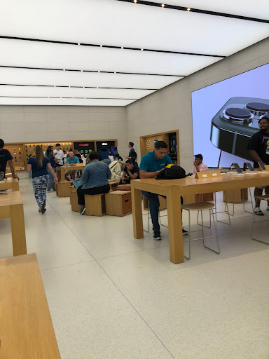 Computer Store «Apple Avalon», reviews and photos, 8130 Avalon Blvd, Alpharetta, GA 30009, USA