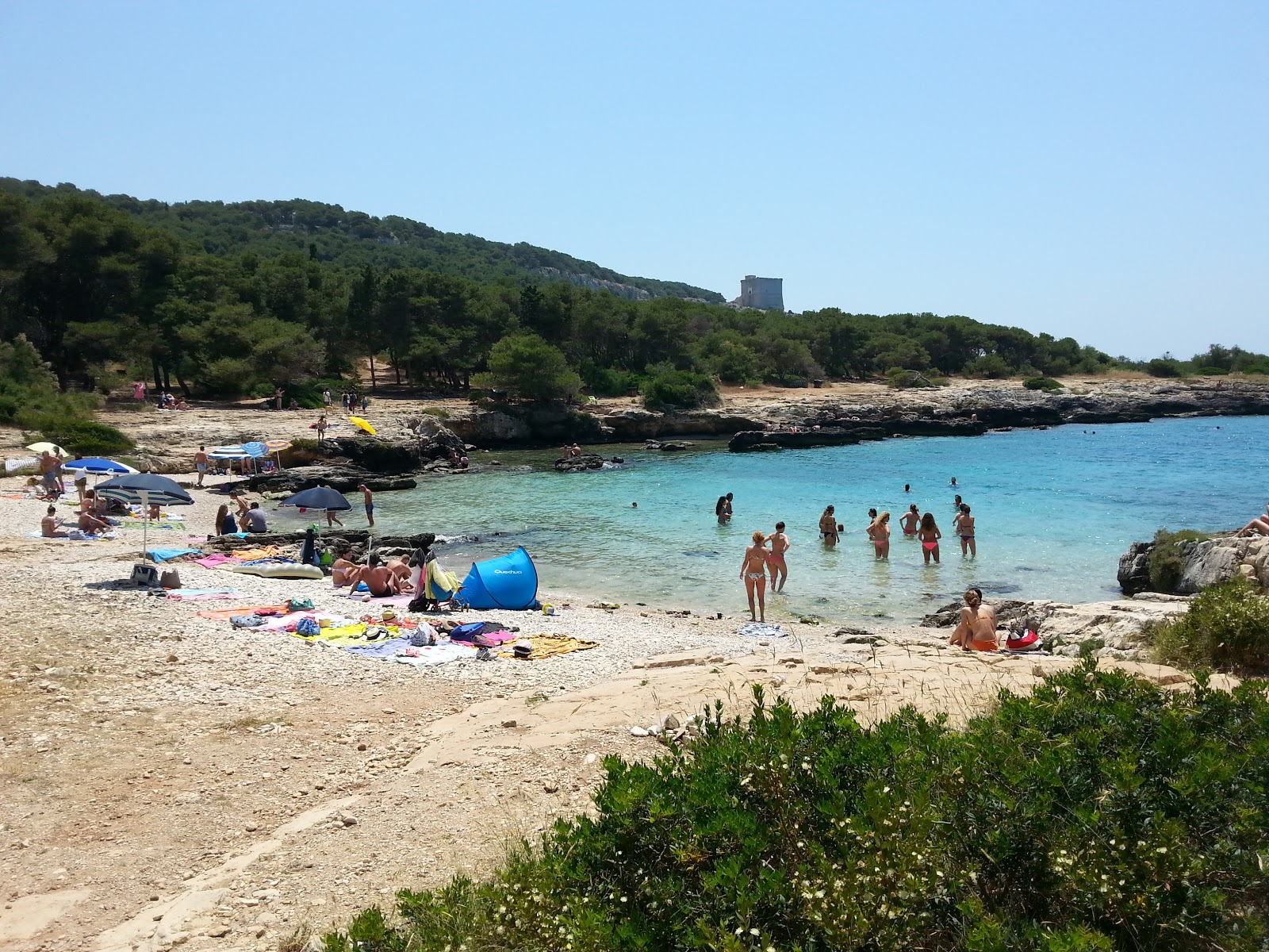 Valokuva Spiaggia di Porto Selvaggioista. pinnalla kivet:n kanssa