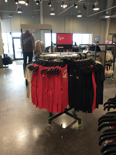 Clothing Store «Nike Factory Store», reviews and photos, 243 Tanger Dr Suite 243, Williamsburg, IA 52361, USA