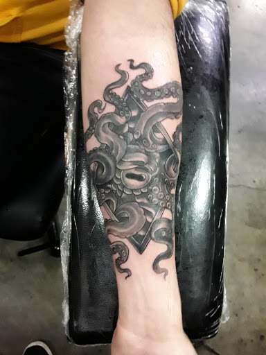 Tattoo Shop «Diamond Tattoo & Body Piercing», reviews and photos, 1017 Bronson Way S, Renton, WA 98057, USA