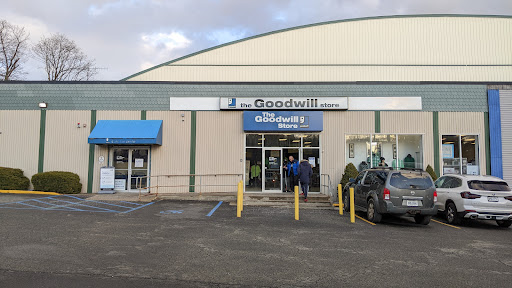 Thrift Store «Goodwill Industries Store & Donation Center», reviews and photos, 380 Saw Mill River Rd, Elmsford, NY 10523, USA