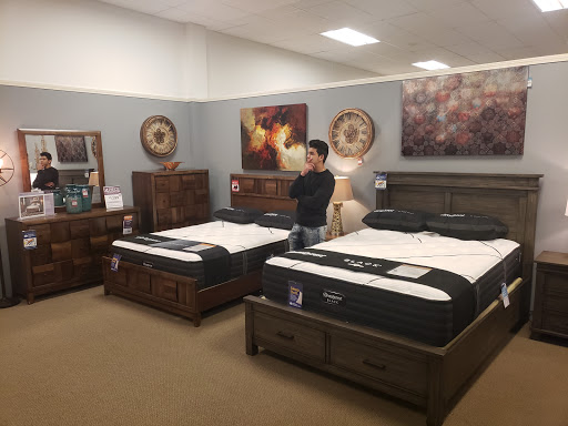 Furniture Store «Raymour & Flanigan Furniture and Mattress Store», reviews and photos, 3430 Erie Blvd E, Syracuse, NY 13214, USA