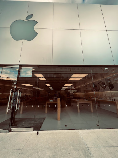 Computer Store «Apple Suburban Square», reviews and photos, 61 Saint James Pl, Ardmore, PA 19003, USA