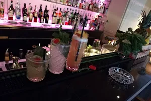 bestens. Cocktailbar image