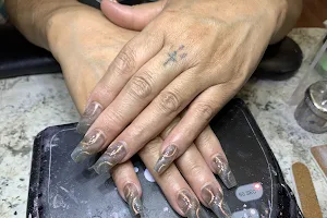 Q Nails & Tan image