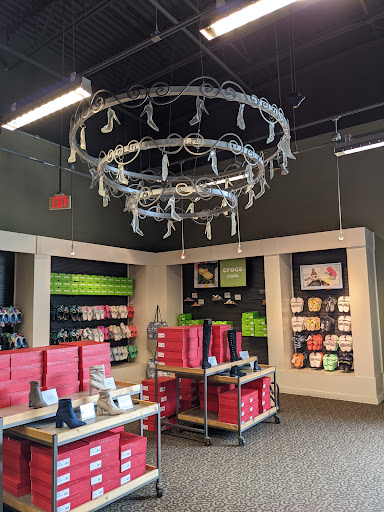 Shoe Store «DSW Designer Shoe Warehouse», reviews and photos, 635 E Boughton Rd, Bolingbrook, IL 60440, USA