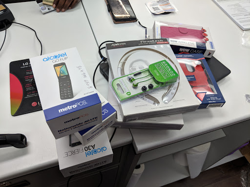 Cell Phone Store «MetroPCS Authorized Dealer», reviews and photos, 671 Spartanburg Hwy, Hendersonville, NC 28792, USA