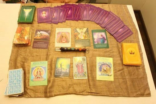 Tarot Card Reader & Psychic Priya Singh | Best Tarot Reader in South Delhi