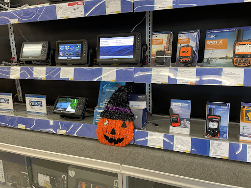 Marine Supply Store «West Marine», reviews and photos, 4141 S 76th St, Greenfield, WI 53220, USA