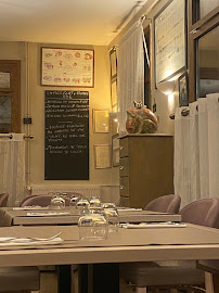 Atmosphère du Restaurant français Auberge des Grenouillats à Saint-Maurice-de-Satonnay - n°5