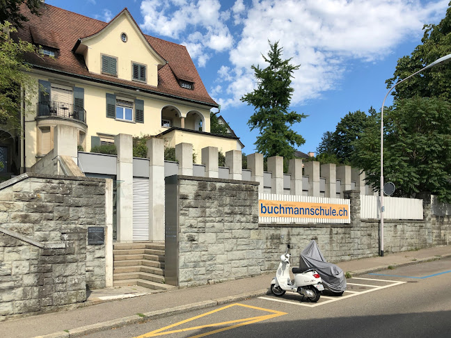 Rezensionen über Mittelschule Dr. Buchmann Stiftung in Zürich - Schule
