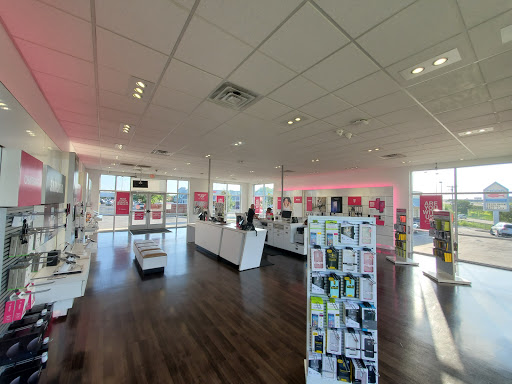 Cell Phone Store «T-Mobile», reviews and photos, 2941 Veterans Memorial Pkwy, St Charles, MO 63303, USA