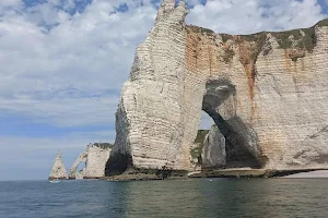 Voiles et Galets d'Etretat image