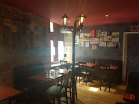Atmosphère du Restaurant de hamburgers Sherlock Holmes à Quimper - n°14