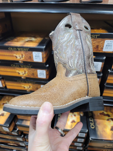 Animal Feed Store «Wilco Farm Store», reviews and photos, 3285 Commercial St SE, Salem, OR 97302, USA