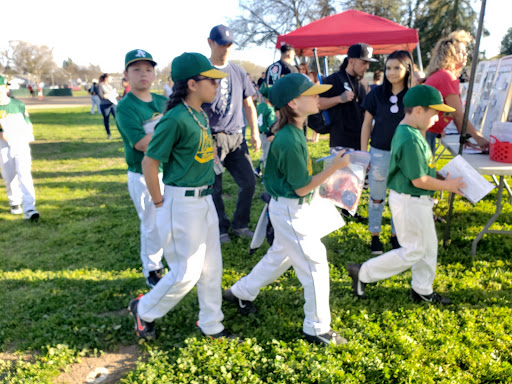 Sporting Goods Store «Big 5 Sporting Goods - Fresno (Shaw)», reviews and photos, 3022 W Shaw Ave, Fresno, CA 93711, USA