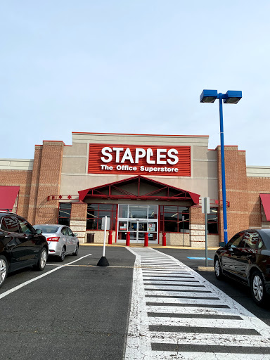 Staples, 6731 Frontier Dr, Springfield, VA 22150, USA, 