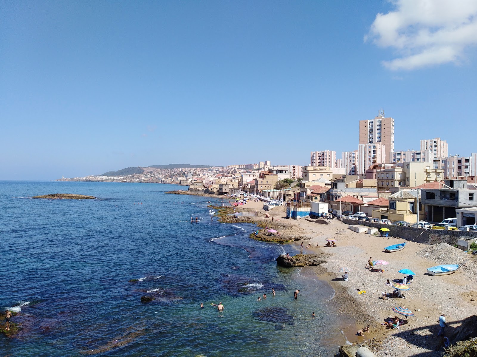 Photo of Plage de lilot and the settlement