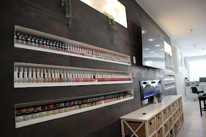 Signature Nail Bar Mani & Pedi Lounge