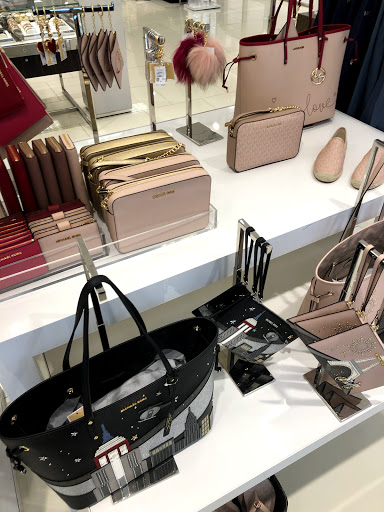 Fashion Accessories Store «Michael Kors», reviews and photos, 20-A Killingworth Turnpike #430, Clinton, CT 06413, USA