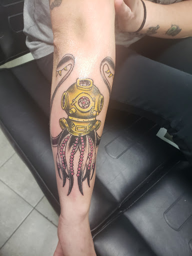 Tattoo Shop «Ink Pit Tattoo», reviews and photos, 5201 N Beach St #117, Fort Worth, TX 76137, USA