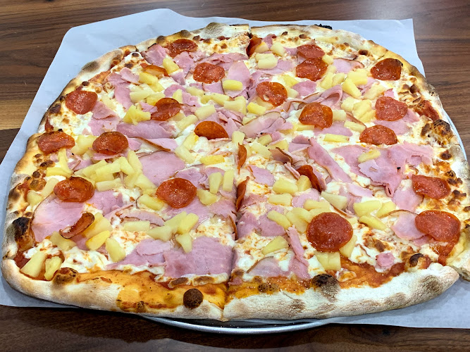 #1 best pizza place in Santa Monica - SaMo Pizza
