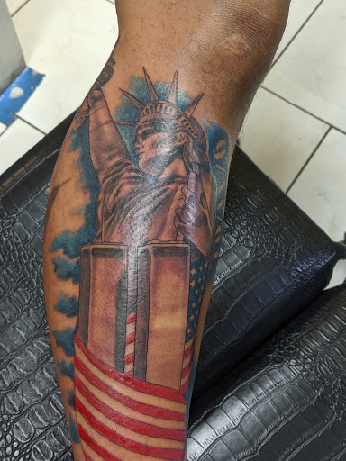 Tattoo Shop «Phat Boys Tattoos & Body Piercings», reviews and photos, 6640 Southwest Fwy A, Houston, TX 77074, USA