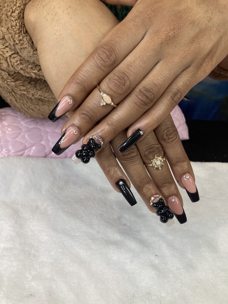 Queen V's Beauty Bar 94303