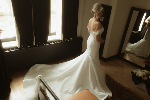 Bridal Shop «Bella Bianca Bridal», reviews and photos, 17W527 E Roosevelt Rd, Oakbrook Terrace, IL 60181, USA