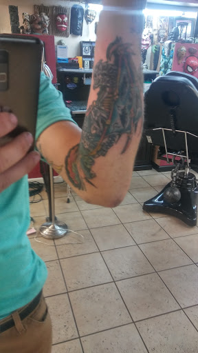 Tattoo Shop «River City Tattoo», reviews and photos, 1028 2nd St, Sacramento, CA 95814, USA