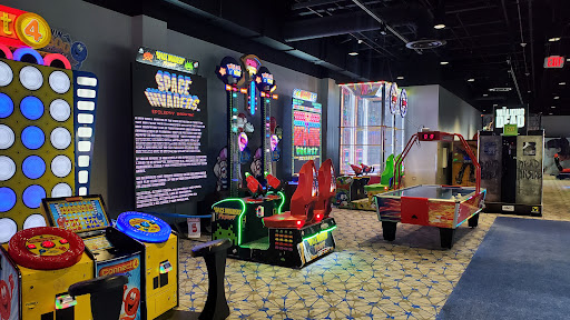 Shopping Mall «North Riverside Park Mall», reviews and photos, 7501 W Cermak Rd, N Riverside, IL 60546, USA