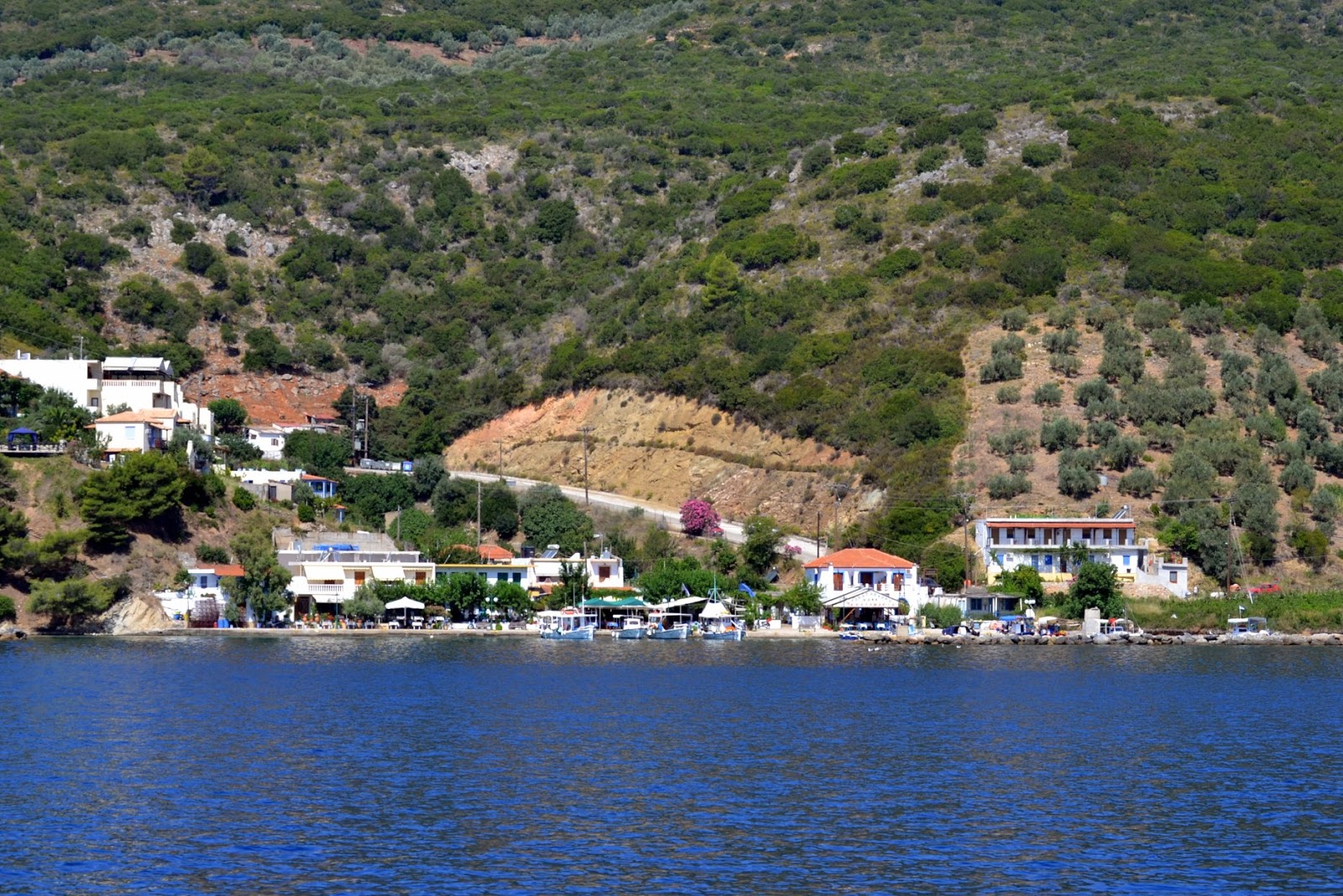 Φωτογραφία του Paralia Kalamakia με επίπεδο καθαριότητας πολύ καθαρό