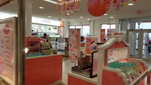 Hair Salon «Ulta Beauty», reviews and photos, 7735 W Ridgewood Dr, Parma, OH 44129, USA