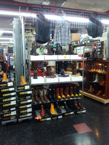 Flea Market «Fox Valley Flea Market», reviews and photos, 840 N State St, Elgin, IL 60123, USA