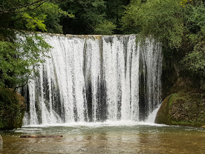 Cascade Blanche