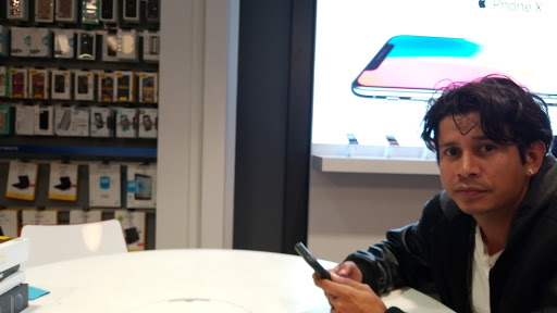 Cell Phone Store «AT&T», reviews and photos, 4351 Lafayette Rd, Indianapolis, IN 46254, USA