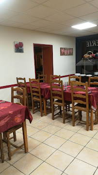 Atmosphère du Restaurant La Petite Cour à Saint-Pierre-la-Cour - n°1